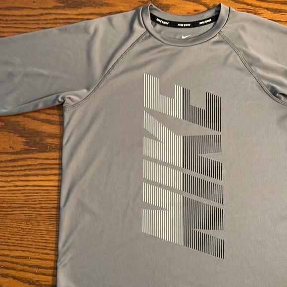Nike Dri Fit UPF 40+ Swim Top Boys Large. - Picture 1 of 7